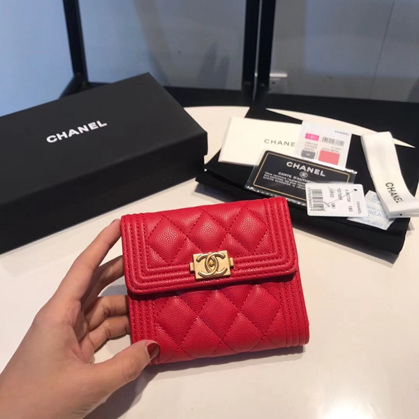 シャネル財布正面デザイン